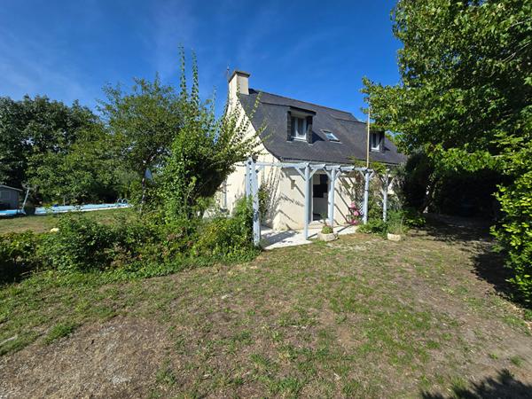 Maison lumineuse à vendre à Sarzeau - 5 chambres et jardin paisible !