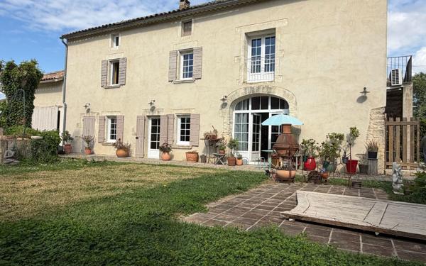 Maison à vendre    9 pièces •  Montfavet - Avignon