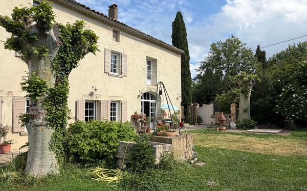 Maison à vendre    9 pièces •  Montfavet - Avignon