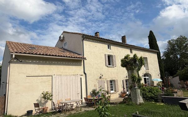 Maison à vendre    9 pièces •  Montfavet - Avignon