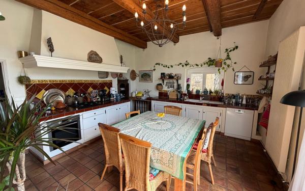 Maison à vendre    9 pièces •  Montfavet - Avignon
