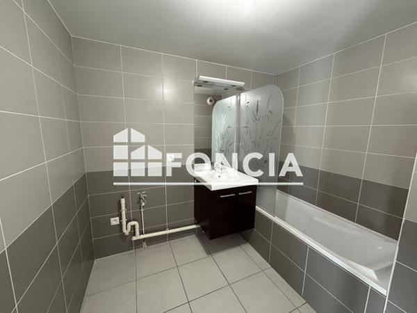 Location Appartement 3 pièces 64.85 m² - 8 RUE DE LA GAITE Fontaine 38600