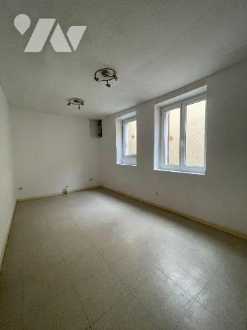 A ACHETER sur la commune de NOGENT-LE-ROTROU

Une maison d'habitation située en plein centre-...