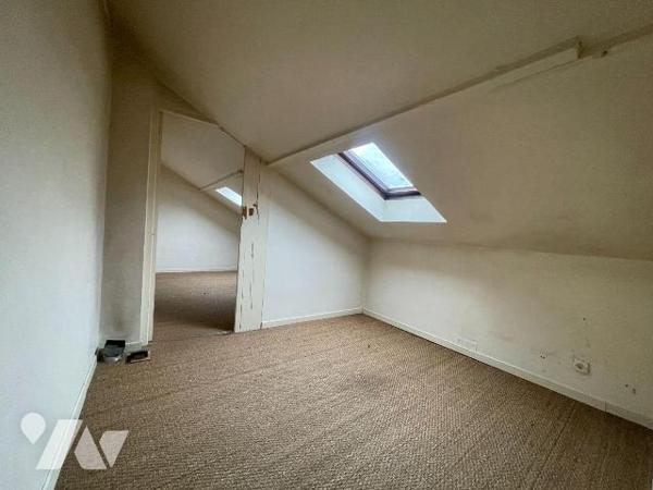 A ACHETER sur la commune de NOGENT-LE-ROTROU

Une maison d'habitation située en plein centre-...