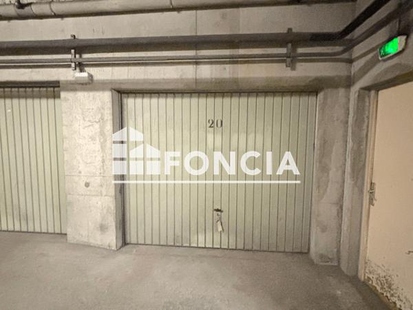 Location Parking 10 m² - L'ESPLANADE A Voiron 38500