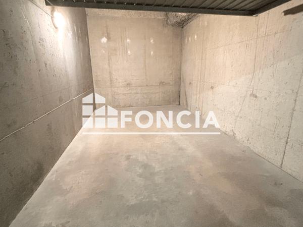 Location Parking 10 m² - L'ESPLANADE A Voiron 38500