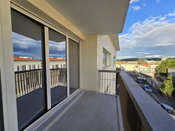 T3 avec balcon et parking couvert