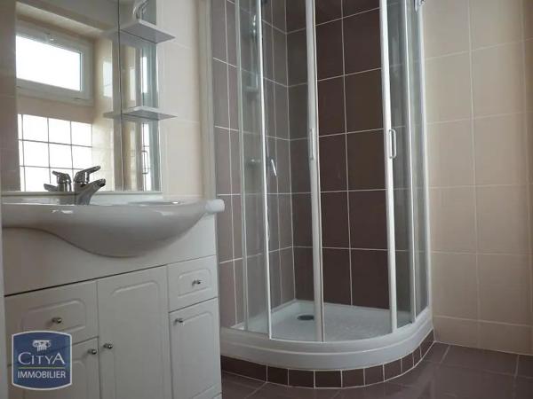 Appartement à louer 2 pièces 52.8m² Riom (63200)