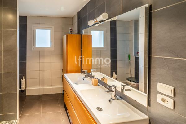 Habitation aux caractéristiques idéales, pour une 1ère acquisition.