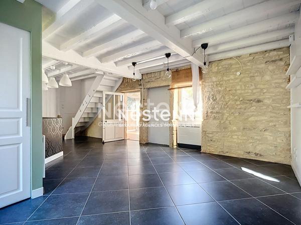 Maison Lucenay - centre bourg - 2 chambres - jardin paysager - belle piece de vie lumineuse