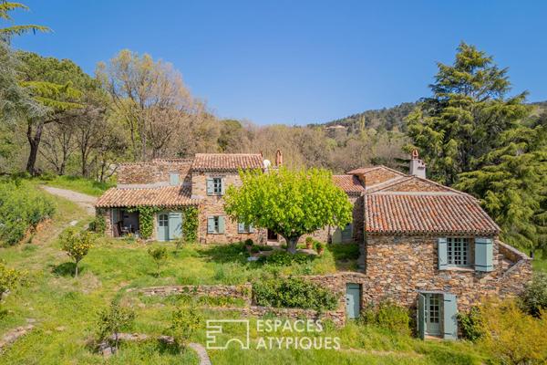 Domaine confidentiel : l’élégance de deux bâtisses en pleine nature
