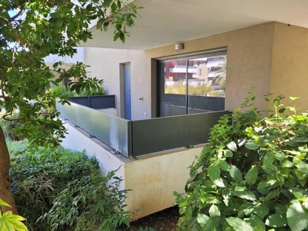 APPARTEMENT T2 TERRASSE PARKING PISCINE