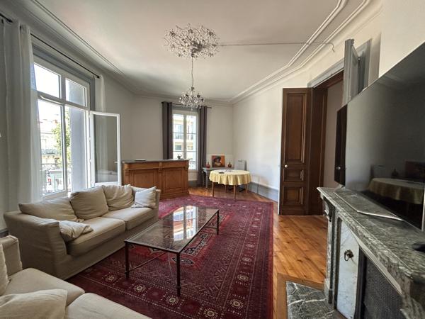 Agen (47000) IMMEUBLE 212 M2 AVEC 4 APPARTEMENTS ET UN LOCAL COMMERCIAL