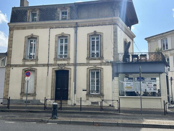Agen (47000) IMMEUBLE 212 M2 AVEC 4 APPARTEMENTS ET UN LOCAL COMMERCIAL
