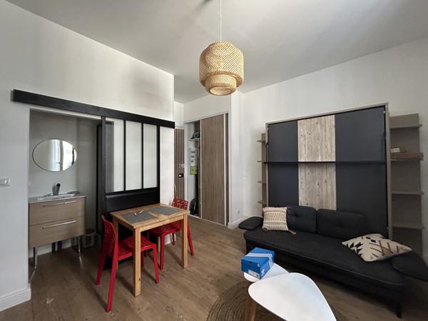 Agen (47000) IMMEUBLE 212 M2 AVEC 4 APPARTEMENTS ET UN LOCAL COMMERCIAL