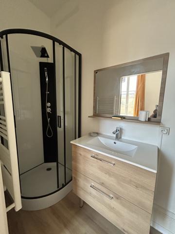 Agen (47000) IMMEUBLE 212 M2 AVEC 4 APPARTEMENTS ET UN LOCAL COMMERCIAL