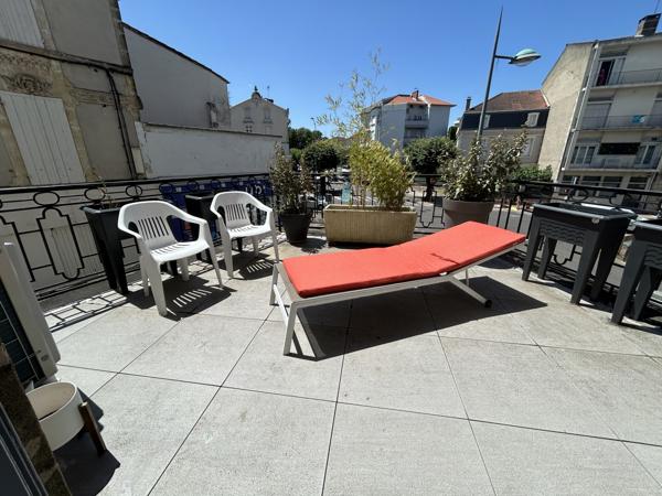 Agen (47000) IMMEUBLE 212 M2 AVEC 4 APPARTEMENTS ET UN LOCAL COMMERCIAL