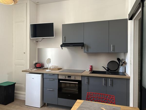 Agen (47000) IMMEUBLE 212 M2 AVEC 4 APPARTEMENTS ET UN LOCAL COMMERCIAL