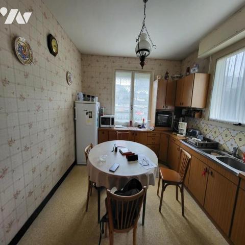 Maison d'habitation à vendre dans le centre de Châteauneuf du Faou, Finistère 29