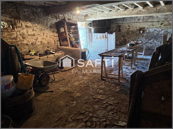 Cette spacieuse maison avec une longère à restaurer.