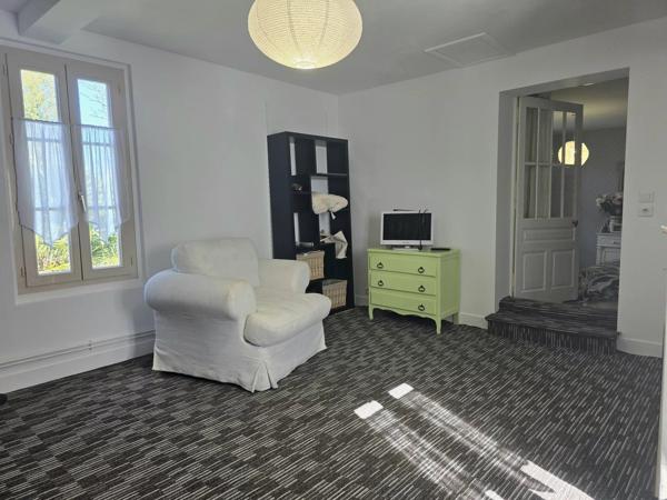 Moulin rénové avec goût et ses jolis volumes