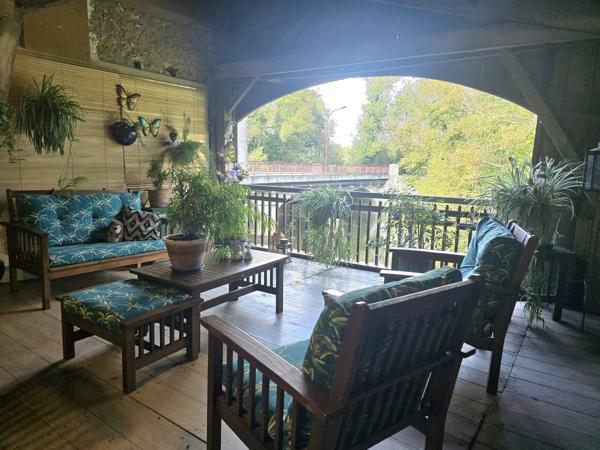 Moulin rénové avec goût et ses jolis volumes