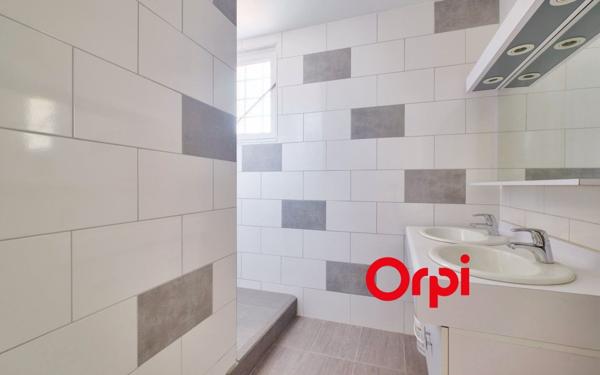 Maison à vendre    6 pièces •  Bron