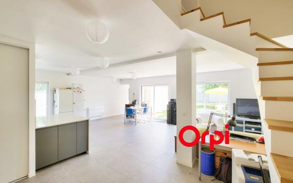 Maison à vendre    6 pièces •  Bron