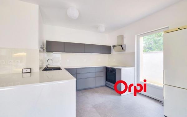 Maison à vendre    6 pièces •  Bron