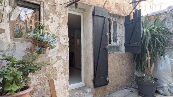 MARSEILLE 13007 Saint Lambert – T1 23 m² plus 11 m² mezzanine - extérieur