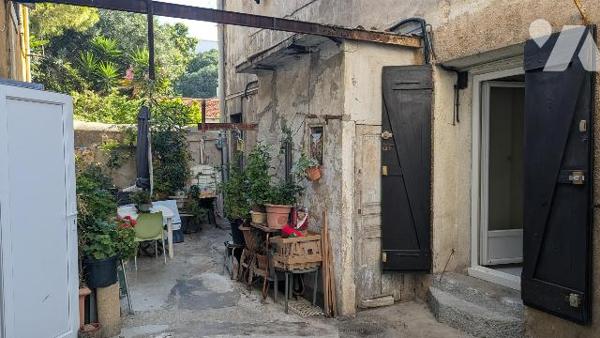 MARSEILLE 13007 Saint Lambert – T1 23 m² plus 11 m² mezzanine - extérieur