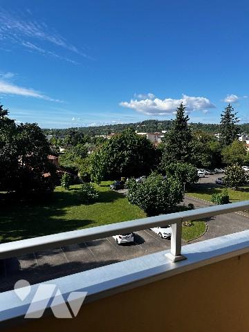 Appartement T5 au dernier étage à FRANCHEVILLE