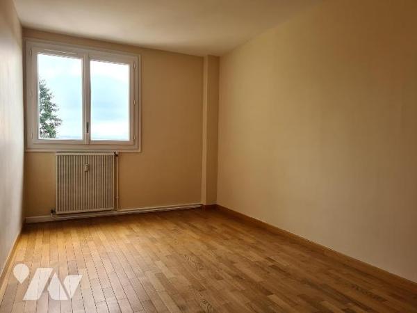 Appartement T5 au dernier étage à FRANCHEVILLE