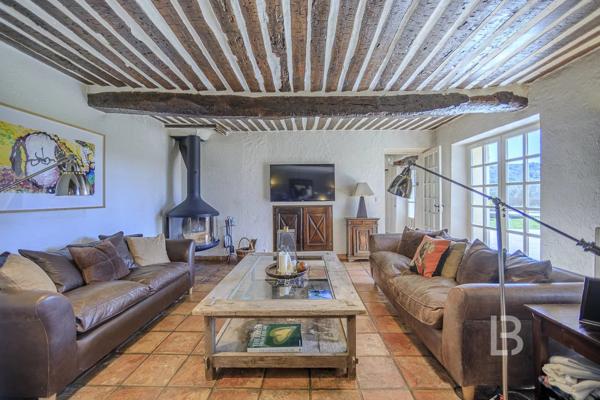Co- exclusivité - Magnifique Bastide avec piscine à vendre à Mouans Sartoux