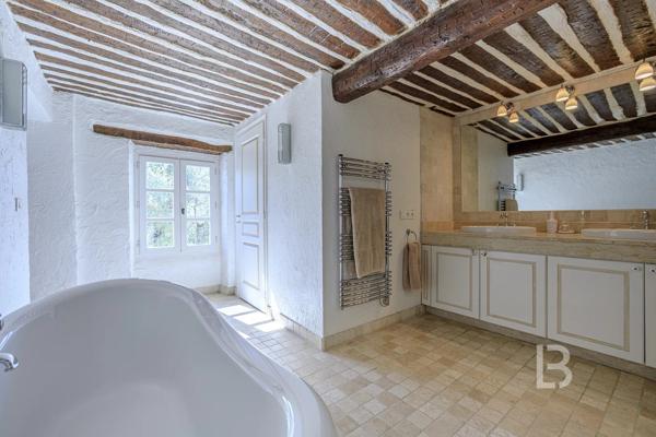 Co- exclusivité - Magnifique Bastide avec piscine à vendre à Mouans Sartoux