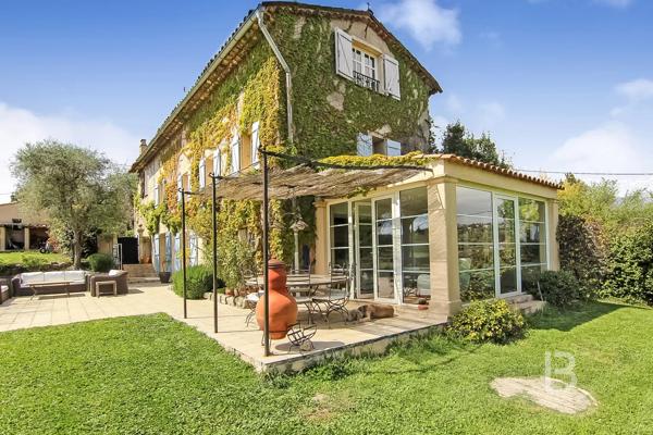 Co- exclusivité - Magnifique Bastide avec piscine à vendre à Mouans Sartoux