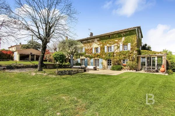 Co- exclusivité - Magnifique Bastide avec piscine à vendre à Mouans Sartoux