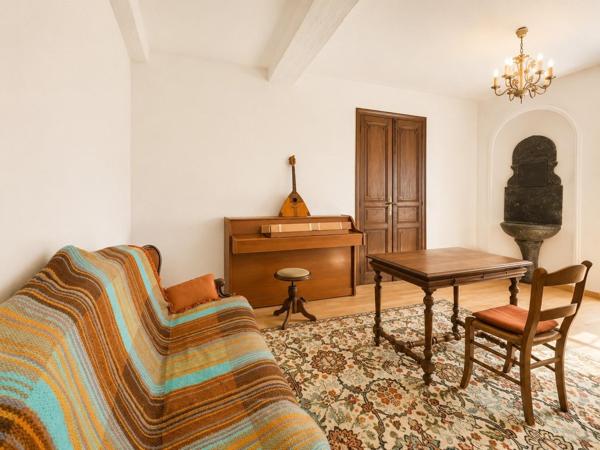 VASTE MAISON ANCIENNE RENOVEE AVEC JARDIN