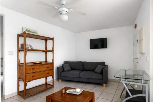 T2 Anse Mitan — Terrasse, parking couvert, plage à pied