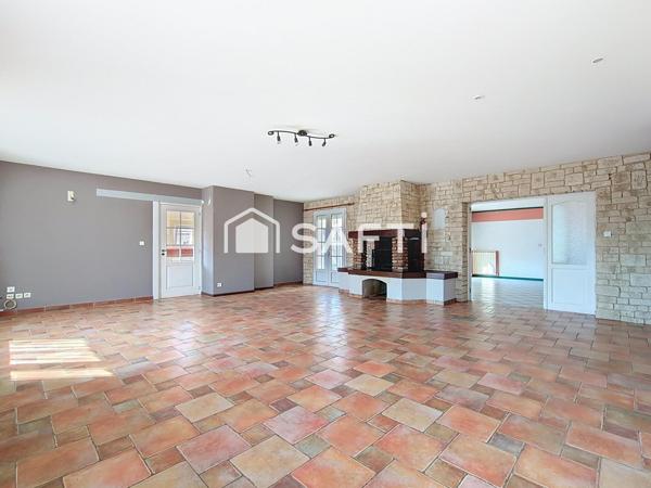 Plain-pied de 166m2 avec piscine et 3 garages