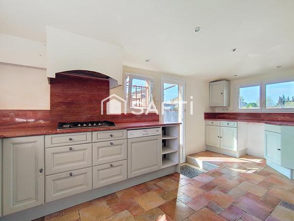 Plain-pied de 166m2 avec piscine et 3 garages