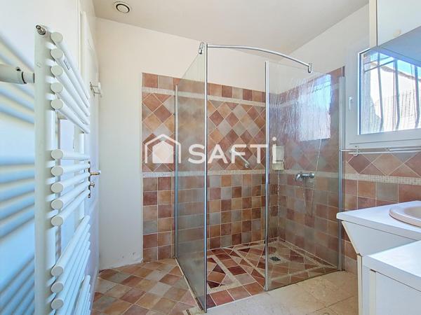 Plain-pied de 166m2 avec piscine et 3 garages