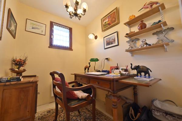 Maison dans quartier résidentiel