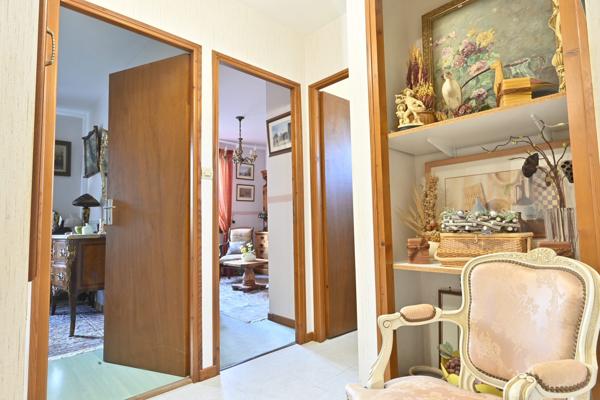 Maison dans quartier résidentiel