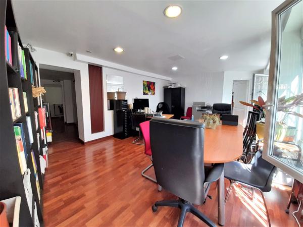 Exclusivité!!!PARIS 18 !!!LOCAL COMMERCIAL A USAGE BUREAU PROFESSION LIBERALE ET HABITATION 67.04m²