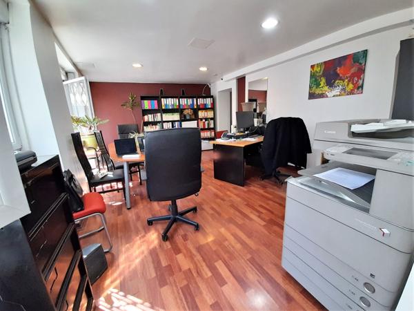 Exclusivité!!!PARIS 18 !!!LOCAL COMMERCIAL A USAGE BUREAU PROFESSION LIBERALE ET HABITATION 67.04m²