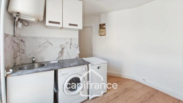 A vendre Montreuil -Studio 12m2-2ème et dernier étage-5 mn à pied métro L9 Croix de Chavaux - 12 mn RER A Vincennes