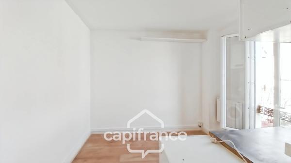 A vendre Montreuil -Studio 12m2-2ème et dernier étage-5 mn à pied métro L9 Croix de Chavaux - 12 mn RER A Vincennes