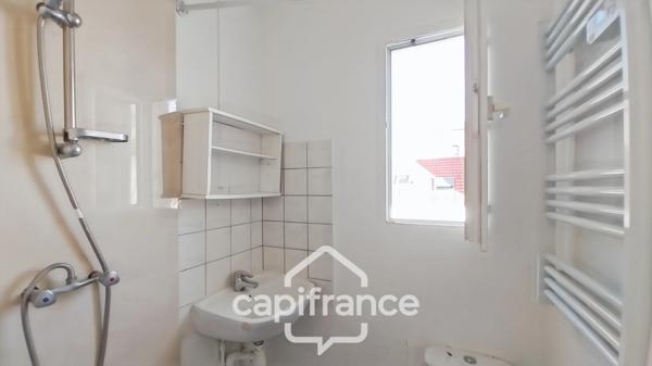 A vendre Montreuil -Studio 12m2-2ème et dernier étage-5 mn à pied métro L9 Croix de Chavaux - 12 mn RER A Vincennes
