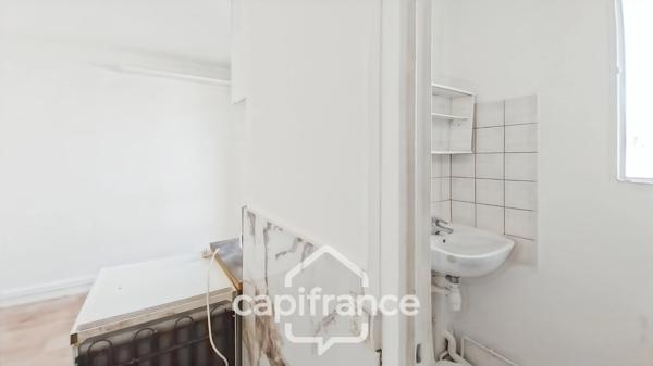 A vendre Montreuil -Studio 12m2-2ème et dernier étage-5 mn à pied métro L9 Croix de Chavaux - 12 mn RER A Vincennes
